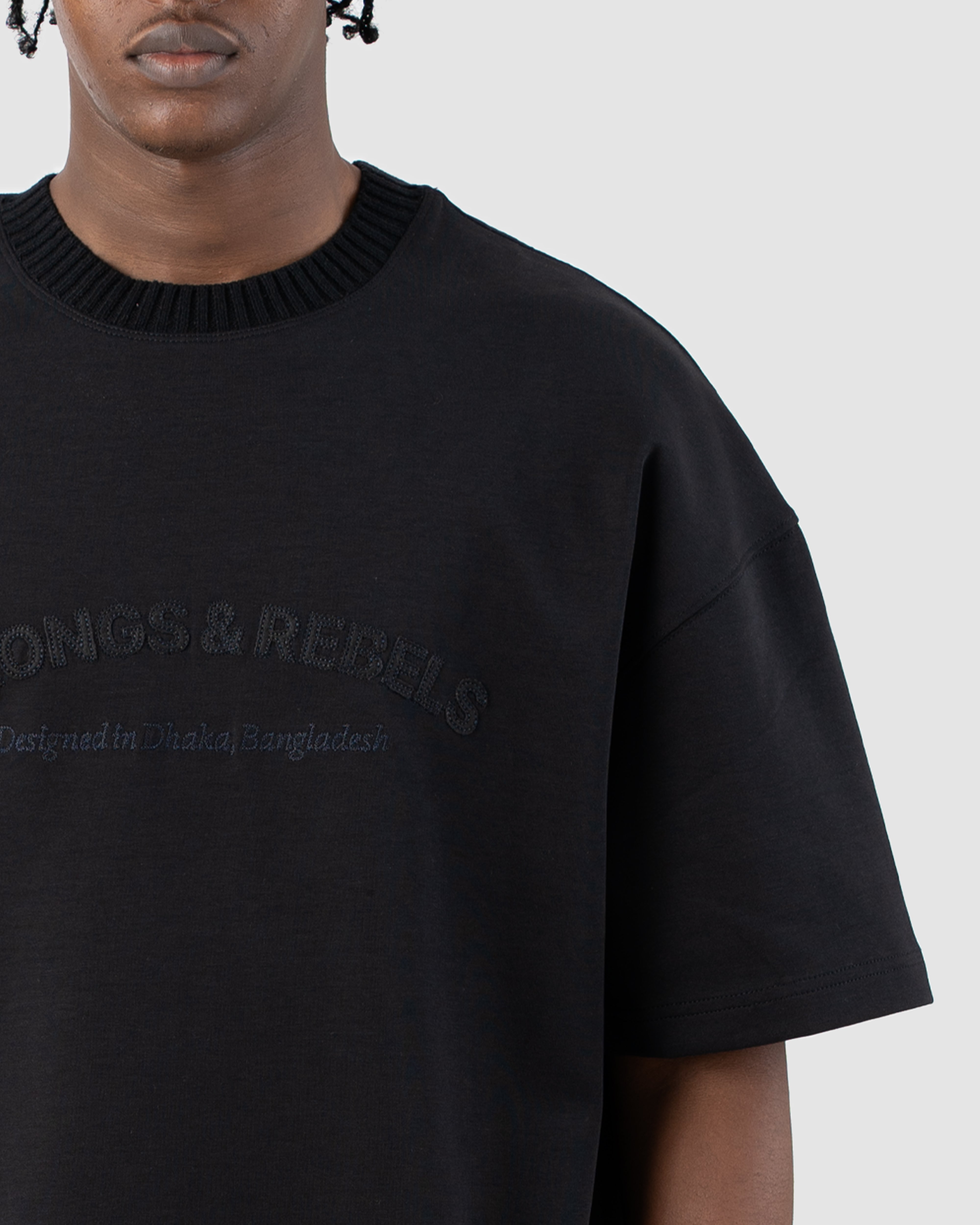 W&R Black Knit Collar boxy T-shirt