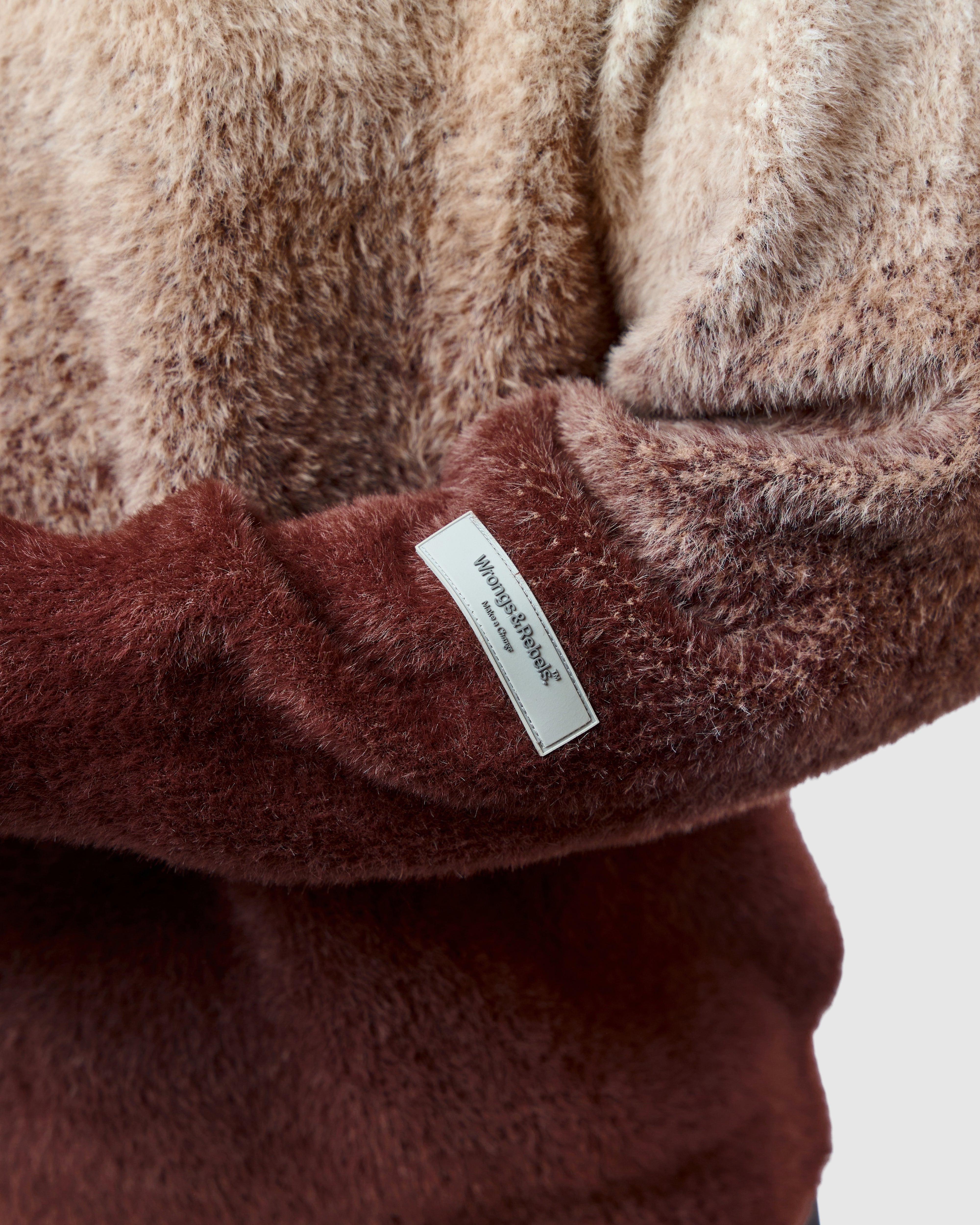 W&R Change Cat Feather Sweater