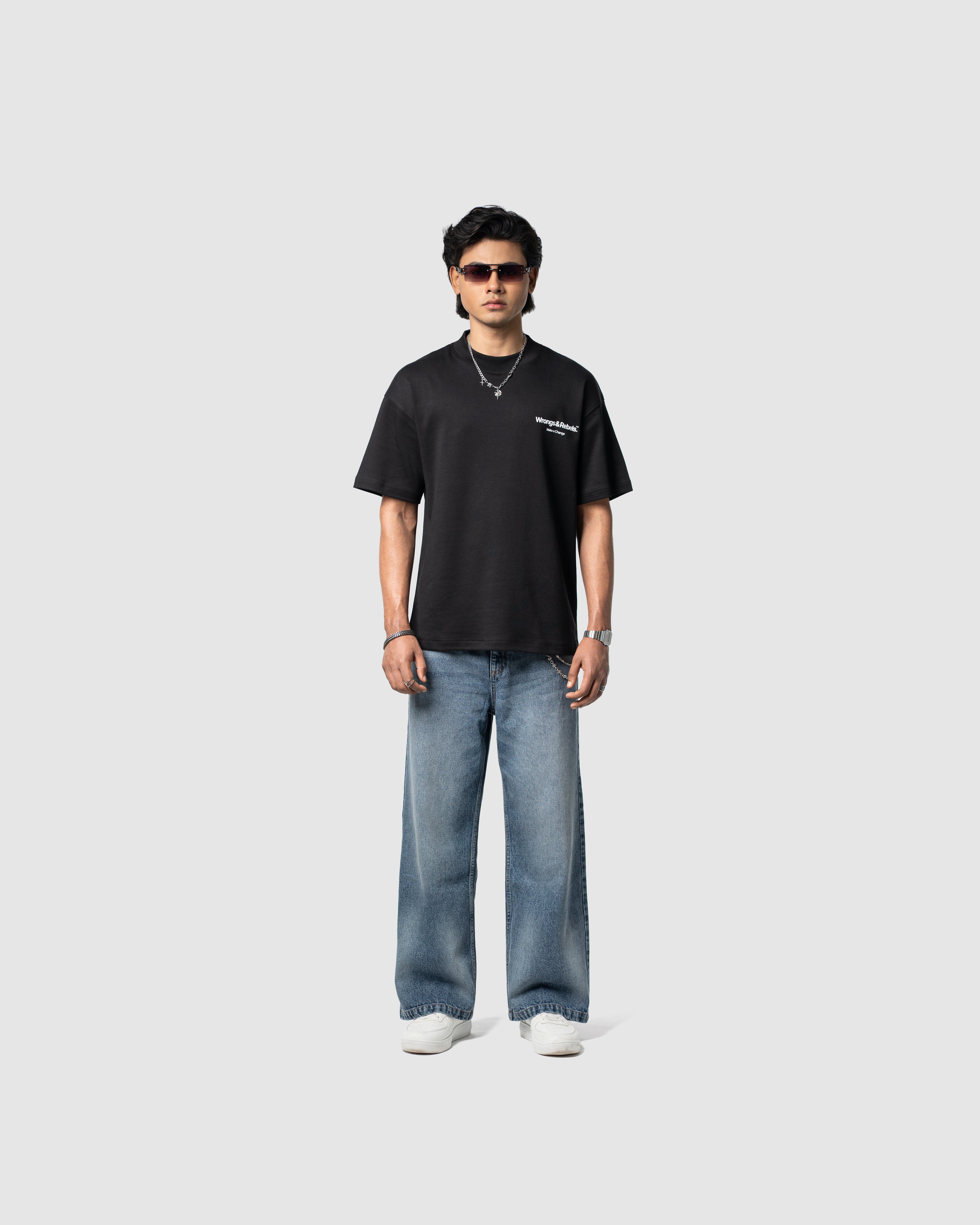 W&R Black Regular T-Shirt