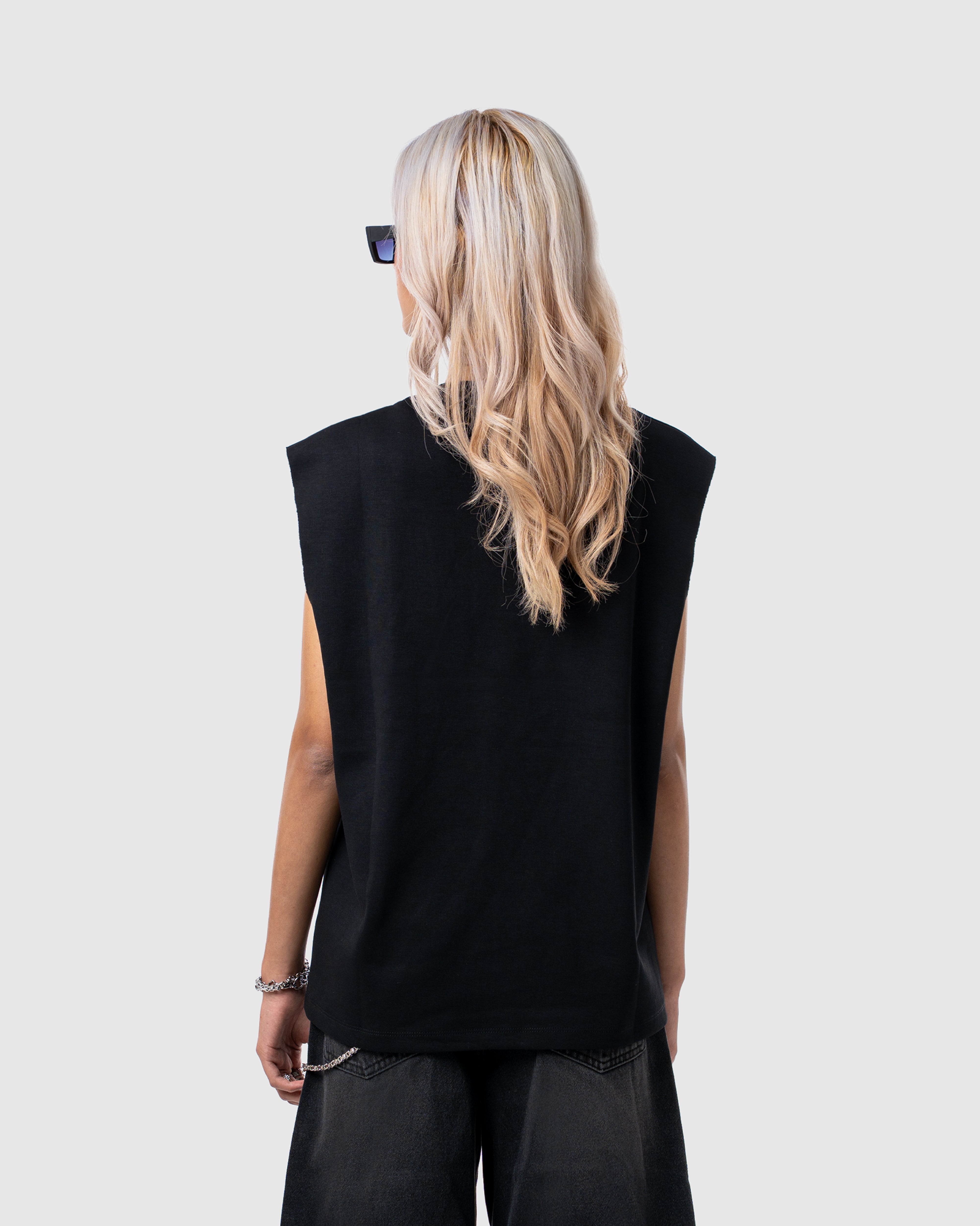 W&R Hoop Black Tank