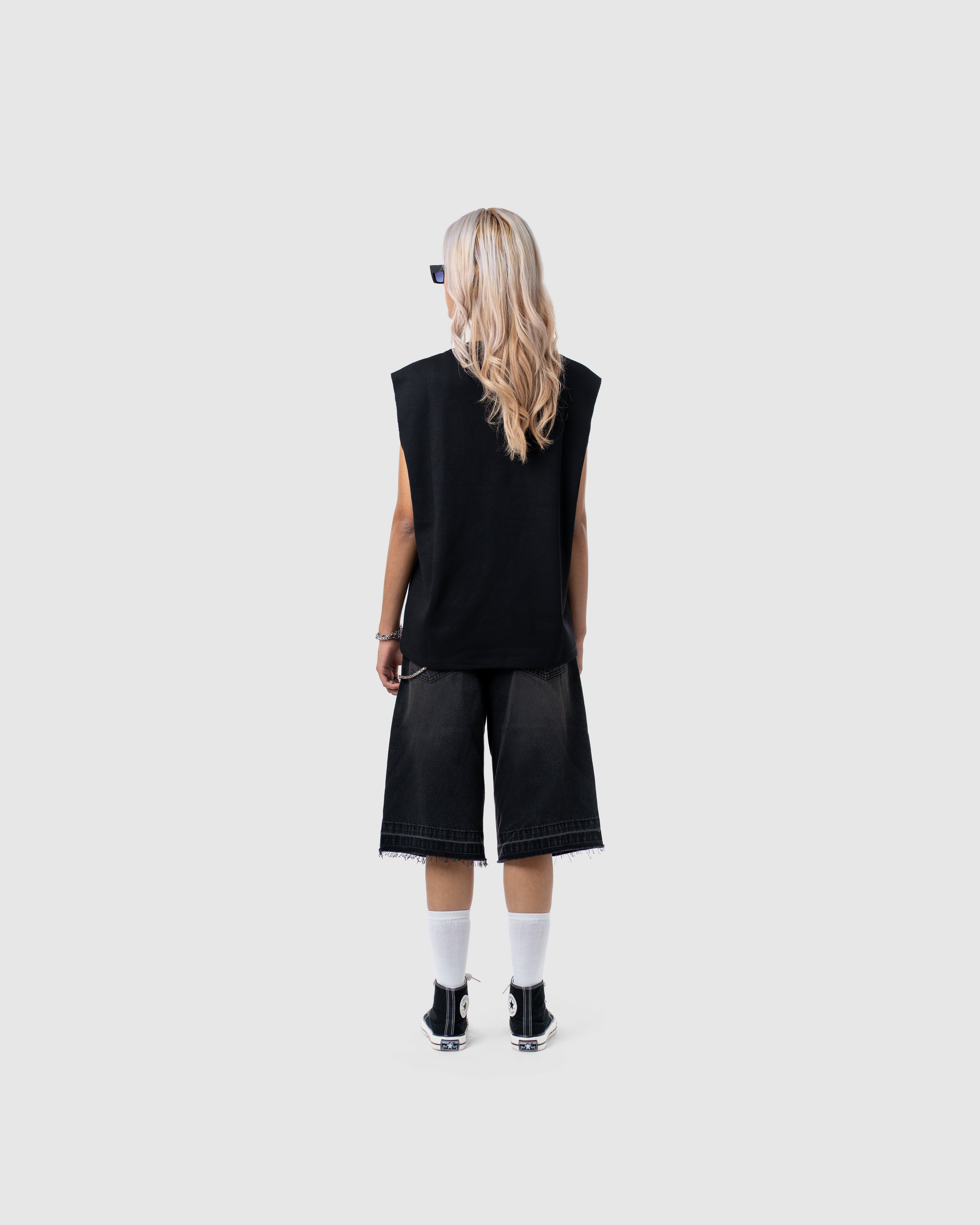 W&R Hoop Black Tank